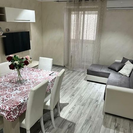Bianca House Apartment คาตาเนีย ภายนอก รูปภาพ
